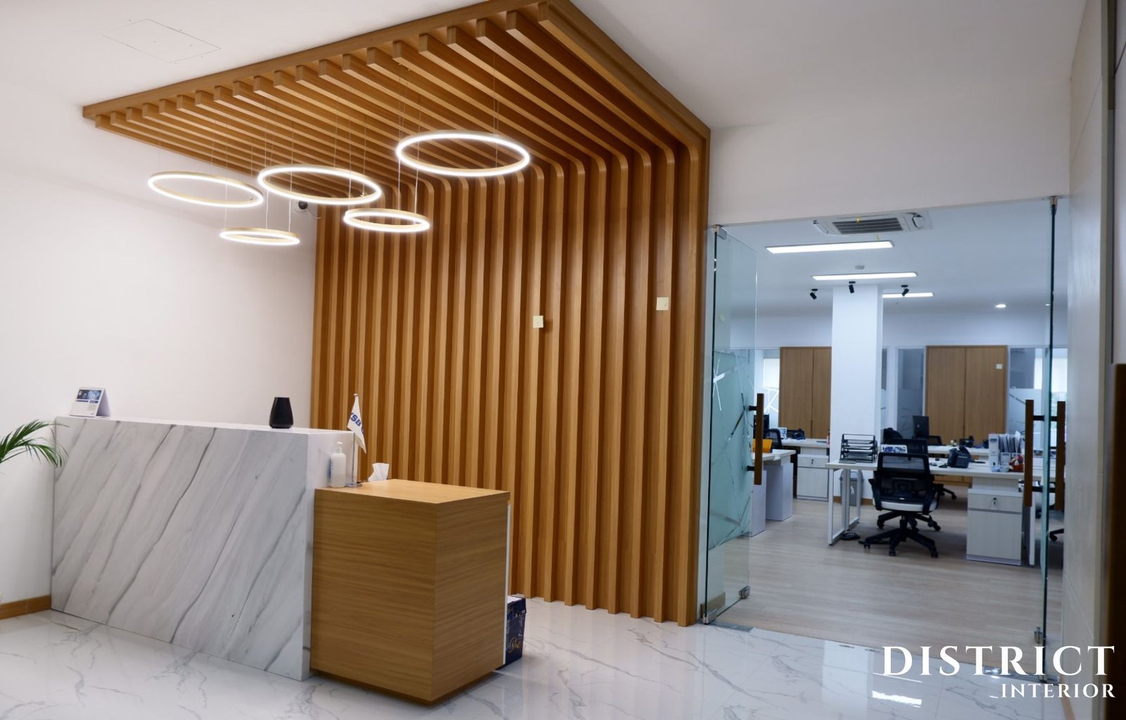 Jasa Interior kantor minimalis, industrial, modern terbaik, resepsionis